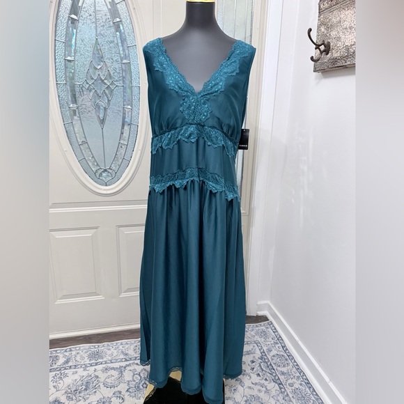 torrid Other - FESTI of Torrid Lace Trim Maxi Dress – Teal Blue – Size 2 (XXL / 18–20) – NWT
